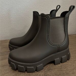 Jeffrey Campbell Olive Green Chunky Chelsea Ankle Boots